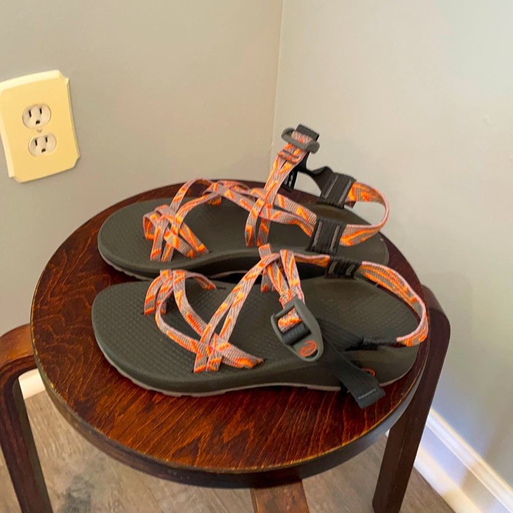 NEVER WORN chacos